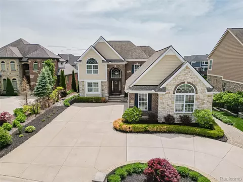 8439 Boulder Shores Dr, Green Oak, MI 48178