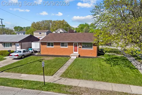6557 Huntleigh St, Garden City, MI 48135
