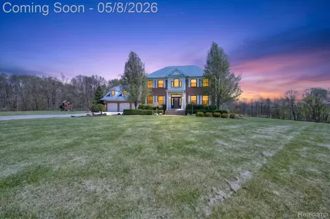 7156 Manor Ln, Fowlerville, MI 48836