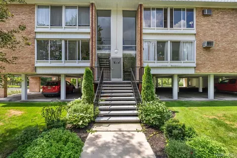 32030 Grand River Ave, Farmington, MI 48336