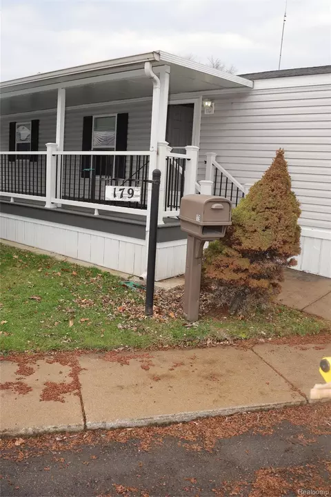 179 Terri Dr, Dearborn Heights, MI 48127