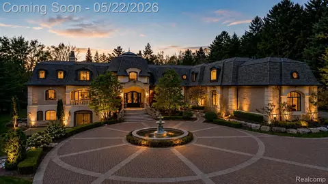 6250 Walnut Lake Rd, West Bloomfield, MI 48323