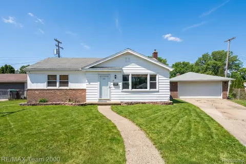 9 Christine Ct, Dearborn, MI 48124