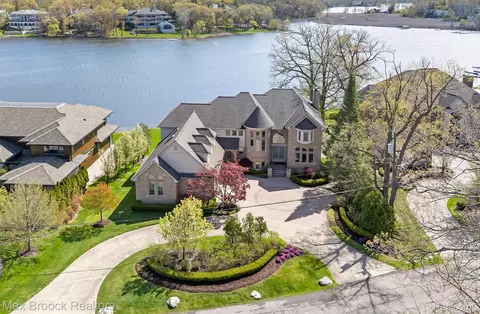 1832 Long Lake Shore Dr, Bloomfield Hills, MI 48302