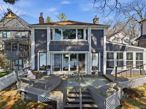 3349 Duffield St, White Lake, MI 48383