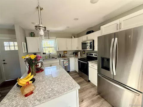 Kitchen - 9220 S Flaska Dr, Solon, MI 49621 photo 3 of 5