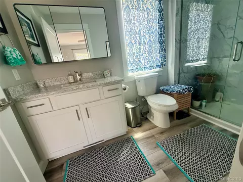 Bath - 9220 S Flaska Dr, Solon, MI 49621 photo 5 of 10