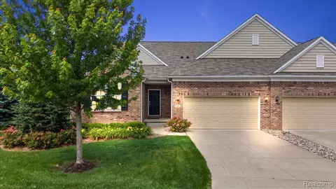 2060 Trimble St, Orion, MI 48360