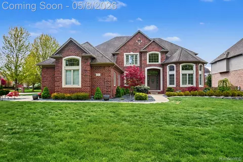 6086 Admiral Ct, Washington, MI 48094