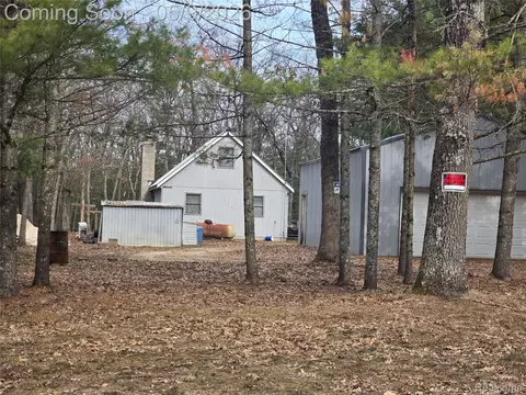 9027 S Lost Pine Ave, Lake, MI 49304