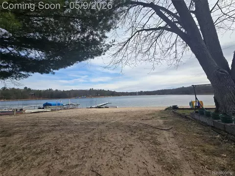 9027 S Lost Pine Ave, Lake, MI 49304 photo 2