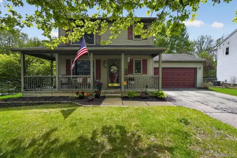 764 Town Trl, Pinckney, MI 48169