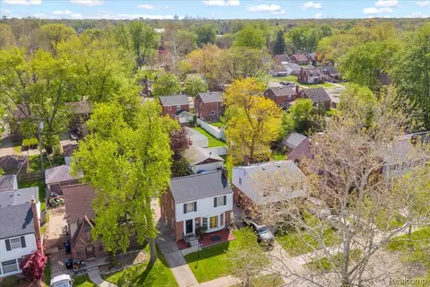 View/Area - 4995 Hillcrest St, Grosse Pointe, MI 48236 photo 1 of 5