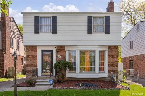 Exterior - 4995 Hillcrest St, Grosse Pointe, MI 48236 photo 2 of 6