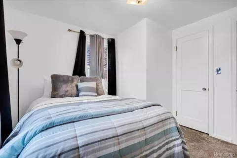 Bedroom - 4995 Hillcrest St, Grosse Pointe, MI 48236 photo 6 of 6