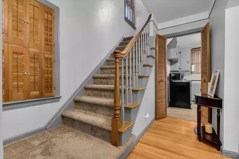 Entry Way - 4995 Hillcrest St, Grosse Pointe, MI 48236 photo 1 of 3