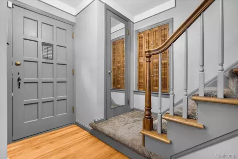 Entry Way - 4995 Hillcrest St, Grosse Pointe, MI 48236 photo 2 of 3