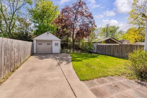 Exterior - 4995 Hillcrest St, Grosse Pointe, MI 48236 photo 6 of 6