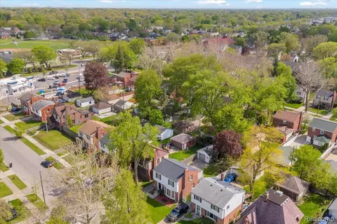 View/Area - 4995 Hillcrest St, Grosse Pointe, MI 48236 photo 2 of 5