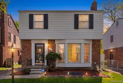 4995 Hillcrest St, Grosse Pointe, MI 48236