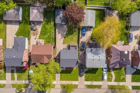 View/Area - 4995 Hillcrest St, Grosse Pointe, MI 48236 photo 3 of 5