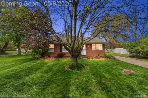 5894 Heyer St, Romulus, MI 48174