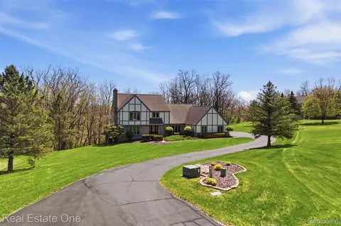 6514 Mountview Ct, Genoa, MI 48116