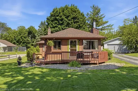 8303 Lagoon St, Commerce, MI 48382