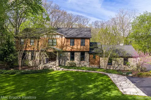 1547 Kensington Rd, Bloomfield Hills, MI 48304