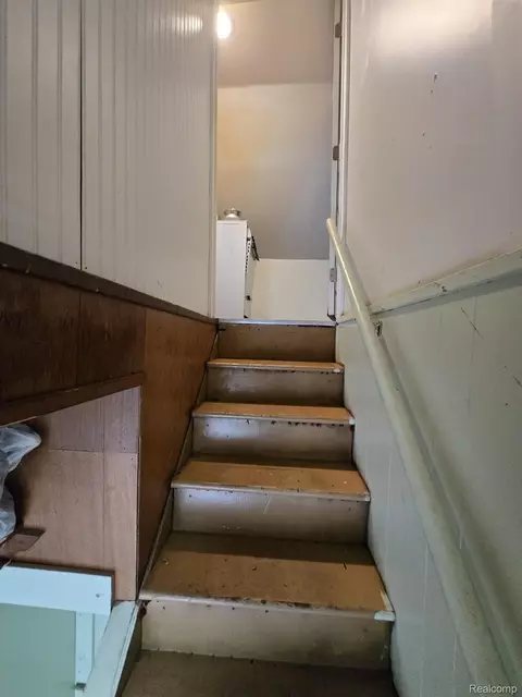 Entry Way - 12000 Charest St, Hamtramck, MI 48212 photo 3 of 5