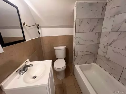 Bath - 12000 Charest St, Hamtramck, MI 48212 photo 4 of 4