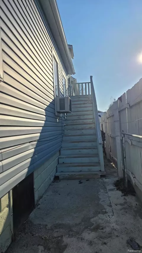 Exterior - 12000 Charest St, Hamtramck, MI 48212 photo 2 of 3