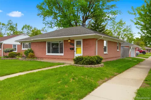 1271 E Barrett Ave, Madison Heights, MI 48071