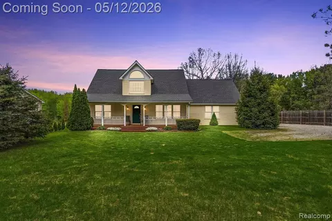 11550 Silver Lake Rd, Argentine, MI 48418