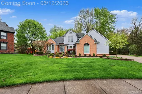 43820 Pinot Noir Dr, Sterling Heights, MI 48314
