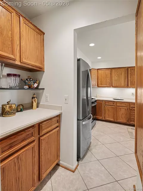 Kitchen - 15596 Huntcliff Dr #40, Macomb, MI 48044 photo 3 of 3