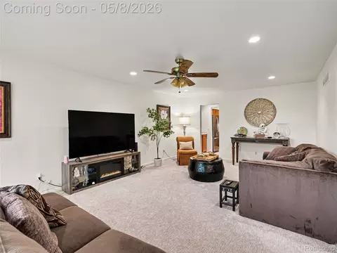 Living - 15596 Huntcliff Dr #40, Macomb, MI 48044 photo 3 of 3