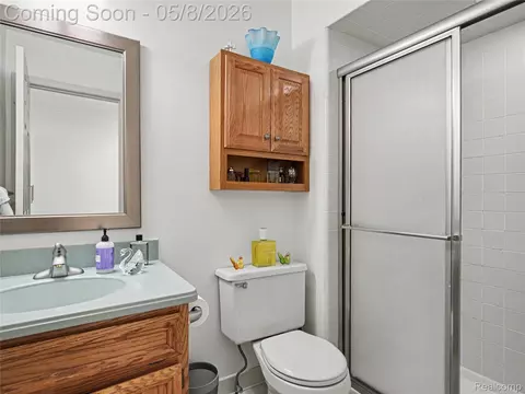 Bath - 15596 Huntcliff Dr #40, Macomb, MI 48044 photo 1 of 2