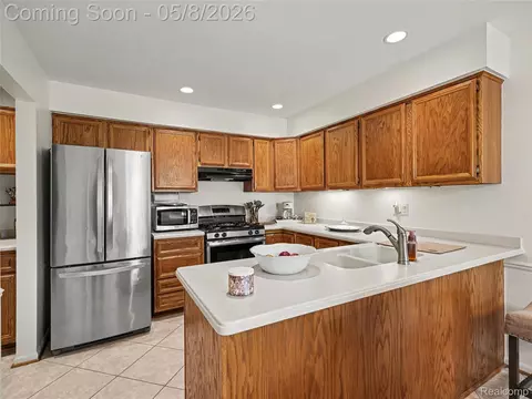 Kitchen - 15596 Huntcliff Dr #40, Macomb, MI 48044 photo 1 of 3