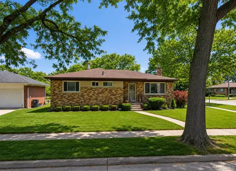 14541 Rosemary Blvd, Oak Park, MI 48237