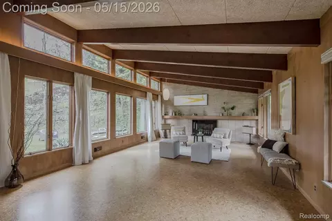 Living - 1771 Brookside Dr, Flint, MI 48503 photo 1 of 6