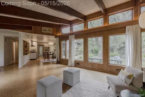 Living - 1771 Brookside Dr, Flint, MI 48503 photo 5 of 6