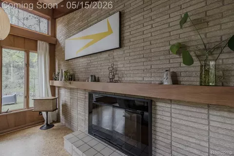 Living - 1771 Brookside Dr, Flint, MI 48503 photo 6 of 6