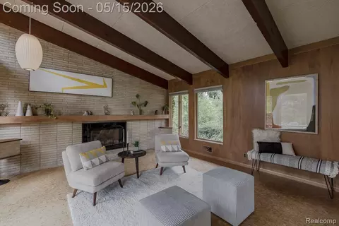 Living - 1771 Brookside Dr, Flint, MI 48503 photo 3 of 6