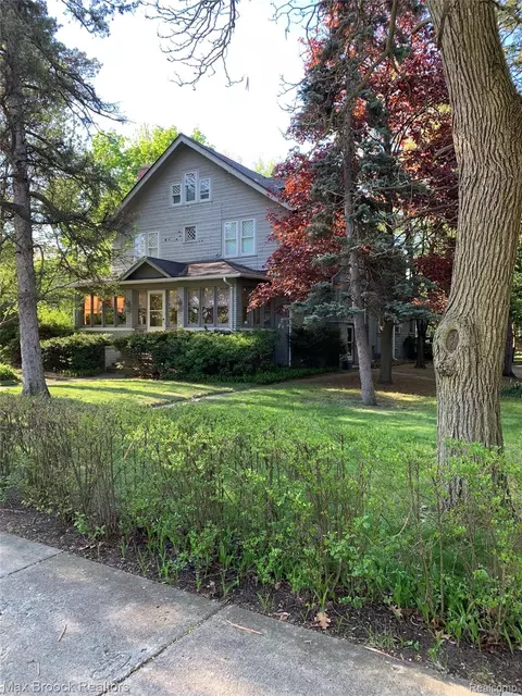 11 Poplar Park Blvd, Pleasant Ridge, MI 48069