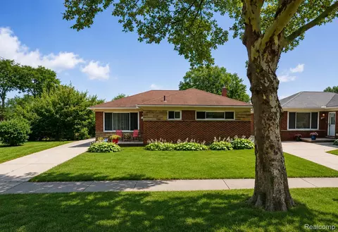 23520 Marlow St, Oak Park, MI 48237