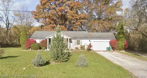 9468 Tobine St, Romulus, MI 48174