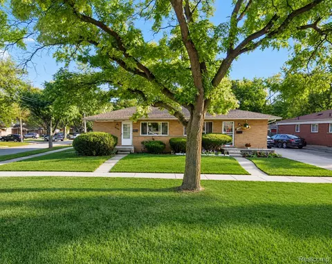 14201 W 9 Mile Rd, Oak Park, MI 48237