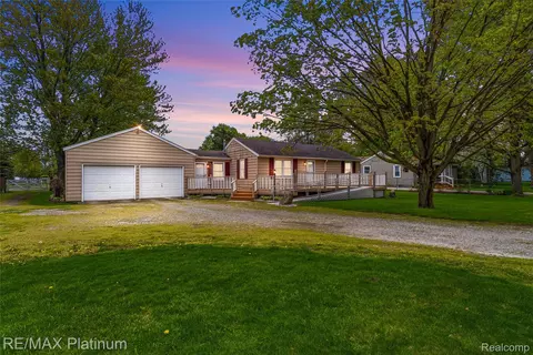 16479 S Jennings Rd, Fenton, MI 48430