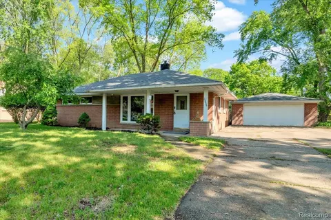 25306 Kildare St, Southfield, MI 48033